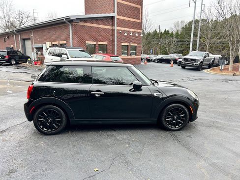 Used 2017 MINI Cooper 2-Door Hardtop image 8