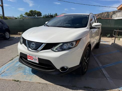 Used 2018 Nissan Rogue Sport SL w/ SL Premium Package FWD image 7