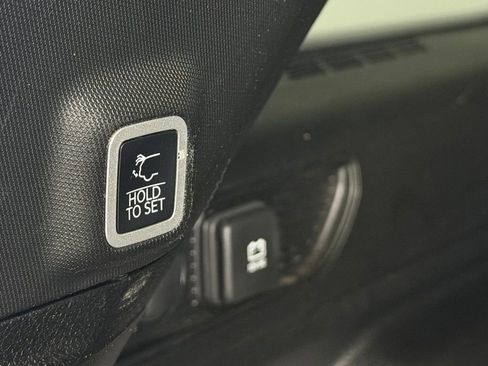 Certified 2025 Jeep Grand Cherokee Limited image 28