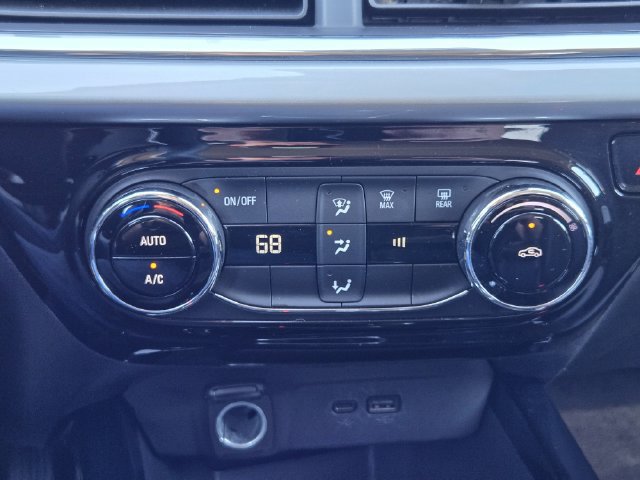 Used 2025 Chevrolet Trax LT FWD image 20