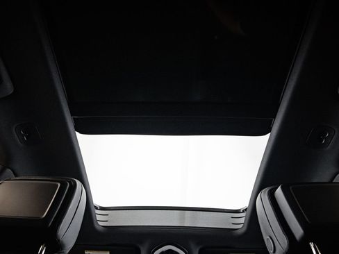 Certified 2023 Porsche Macan AWD/4WD image 30