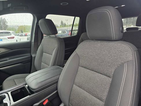 Used 2024 Chevrolet Traverse LT image 23