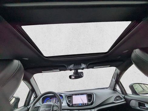 Used 2025 Chrysler Pacifica Limited image 21