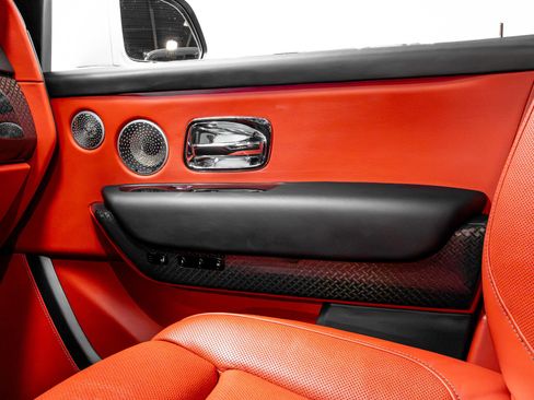 Used 2021 Rolls-Royce Cullinan Black Badge image 14