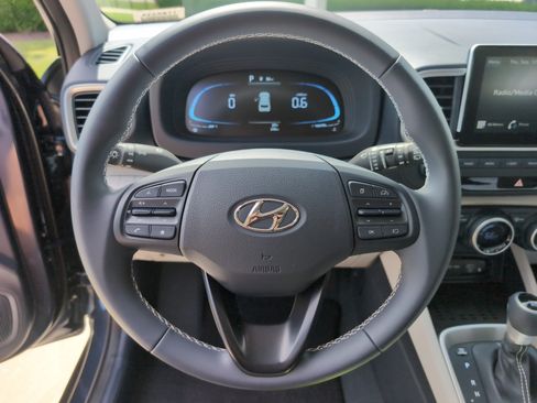 Used 2026 Hyundai Venue SEL FWD image 18