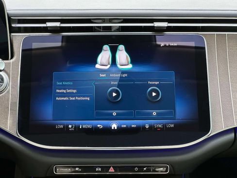 Used 2025 Mercedes-Benz E 350 4MATIC Sedan image 18