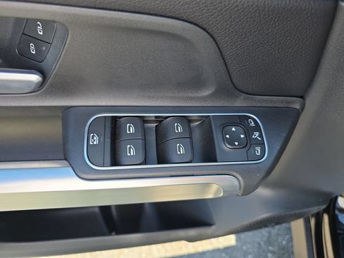 Certified 2025 Mercedes-Benz GLB 250 4MATIC image 21