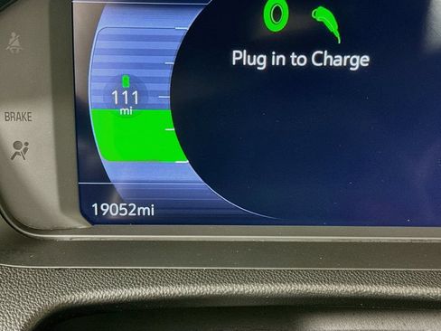 Used 2023 Chevrolet Bolt EUV Premier w/ Sun & Sound Package FWD image 13