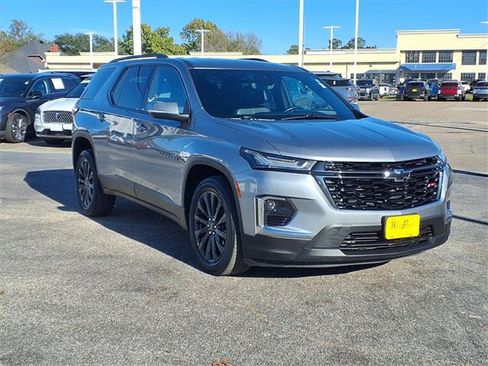 Used 2023 Chevrolet Traverse RS image 23