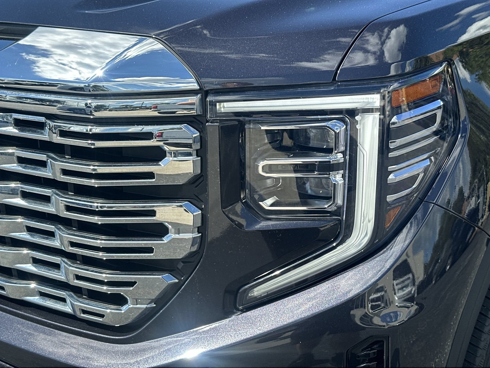 Used 2023 GMC Sierra 1500 Denali w/ Denali Reserve Package AWD/4WD image 11