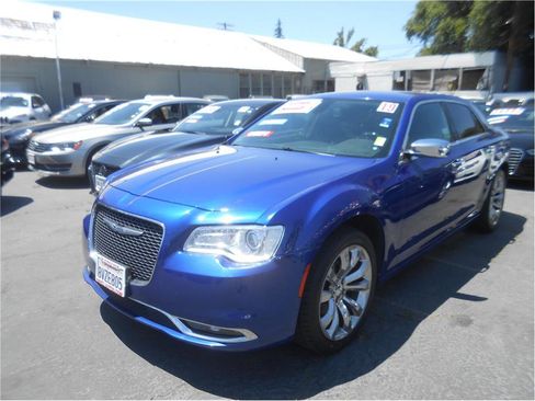Used 2019 Chrysler 300 Limited image 3