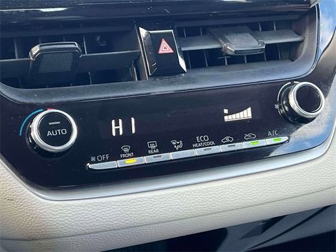 Used 2022 Toyota Corolla LE image 33