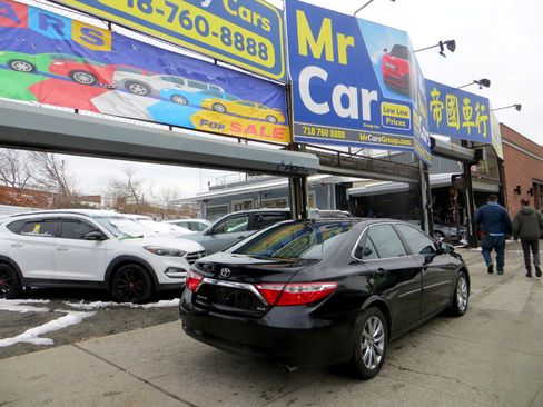 Used 2016 Toyota Camry XLE image 26