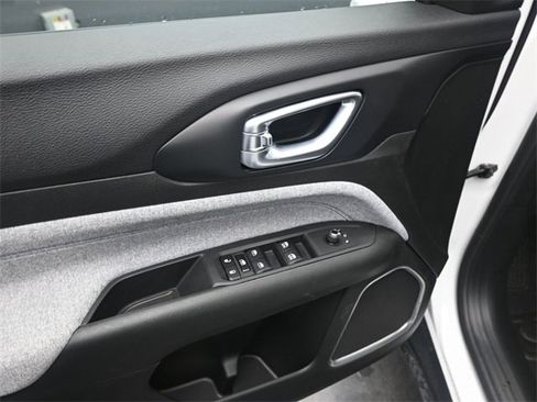 Used 2025 Jeep Compass Sport w/ Mopar Graphics Package image 22