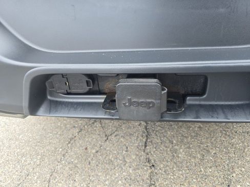 Used 2016 Jeep Cherokee Latitude w/ Cold Weather Group image 40