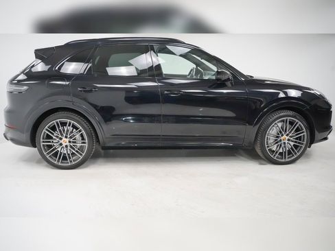 Certified 2019 Porsche Cayenne Turbo image 9