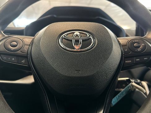 Used 2021 Toyota RAV4 LE AWD/4WD image 22