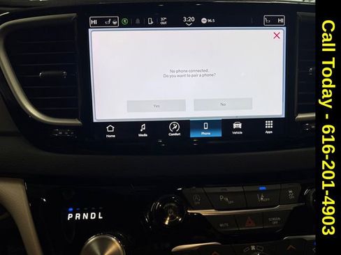 Used 2024 Chrysler Pacifica Touring-L image 18