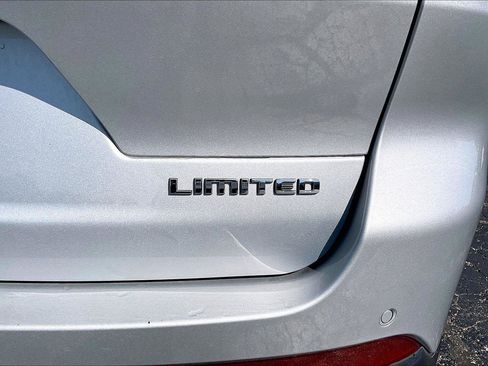 Used 2023 Jeep Grand Cherokee L Limited AWD/4WD image 9