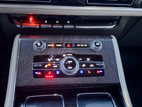 Used 2023 Lincoln Aviator Reserve w/ Equipment Group 201A image 30