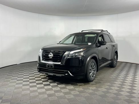 Used 2024 Nissan Pathfinder SV AWD/4WD image 3