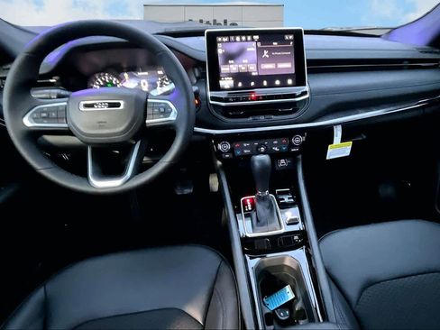 New 2026 Jeep Compass Latitude image 10