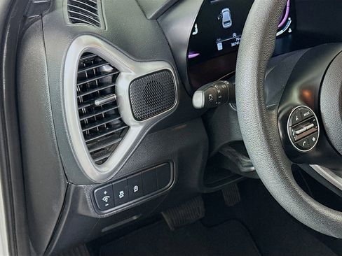 Used 2025 Kia Soul LX w/ LX Technology Package image 17