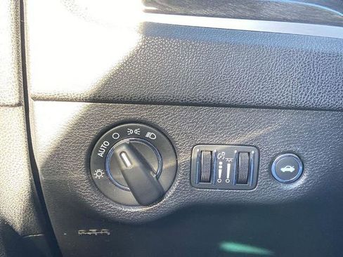 Used 2022 Chrysler 300 Touring w/ Sport Appearance Package image 13