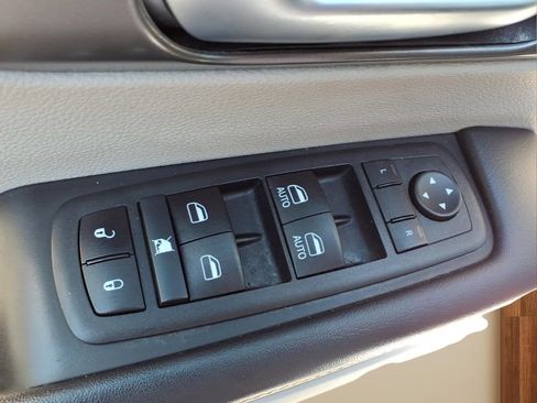 Used 2023 Chrysler Pacifica Touring-L FWD image 20
