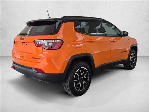 Used 2026 Jeep Compass Trailhawk w/ Sun, Sound & Navigation Group AWD/4WD image 5
