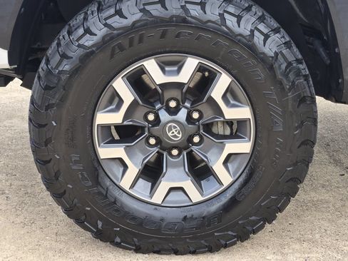 Used 2021 Toyota Tacoma TRD Off-Road AWD/4WD image 17
