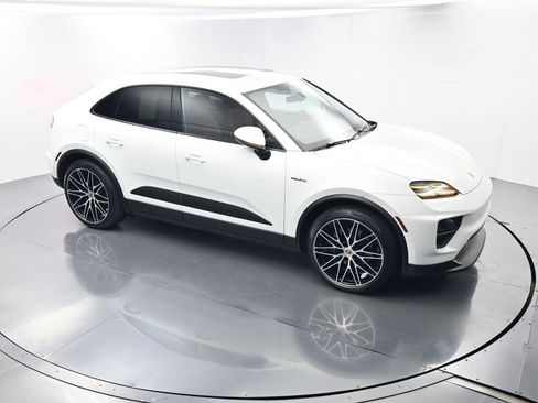 Used 2025 Porsche Macan Electric image 37