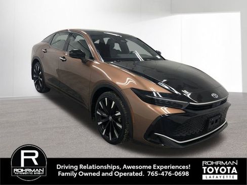 Used 2023 Toyota Crown Platinum image 9