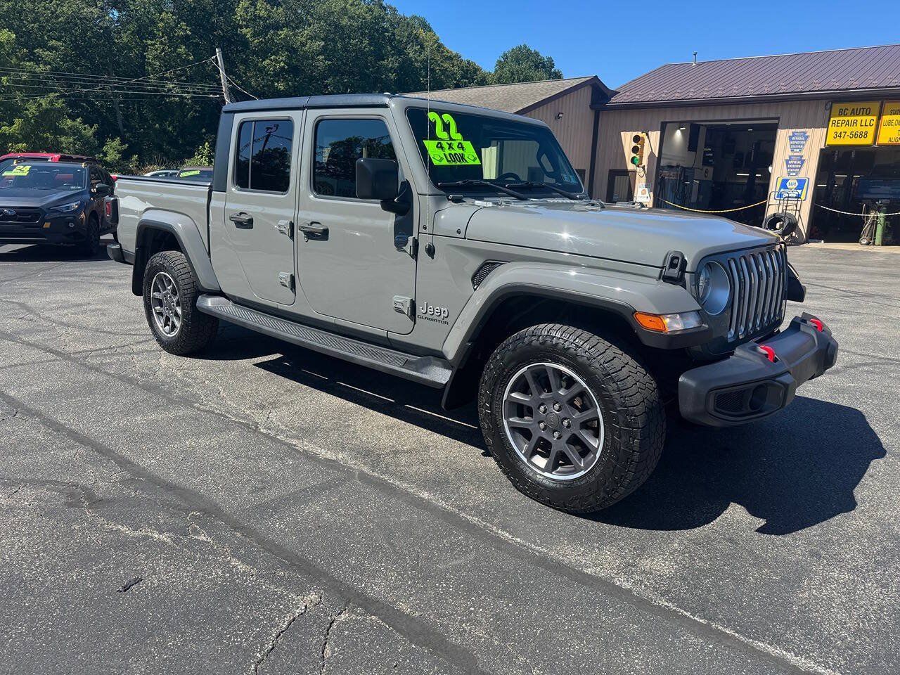 Used 2022 Jeep Gladiator Overland w/ Popular Equipment Package AWD/4WD image 2