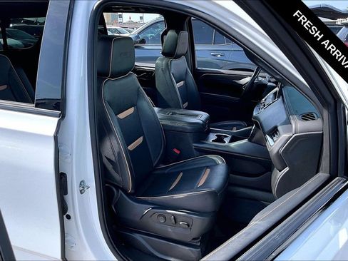 Used 2023 GMC Yukon AT4 w/ Technology Package AWD/4WD image 29