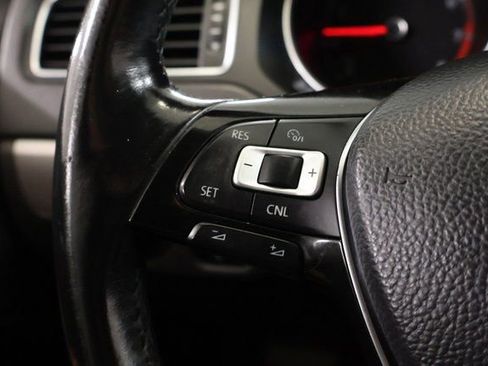 Used 2015 Volkswagen Jetta SE image 12