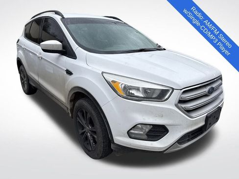 Used 2018 Ford Escape SE image 3