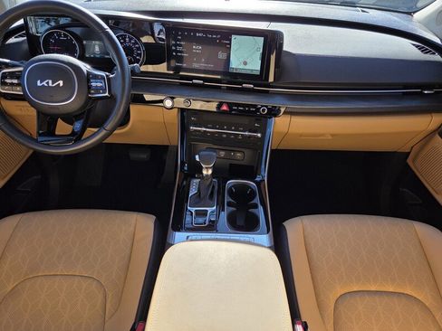 Used 2024 Kia Carnival EX image 12