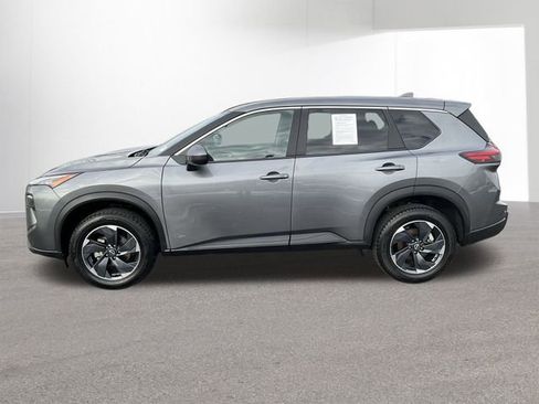 Used 2024 Nissan Rogue SV image 4