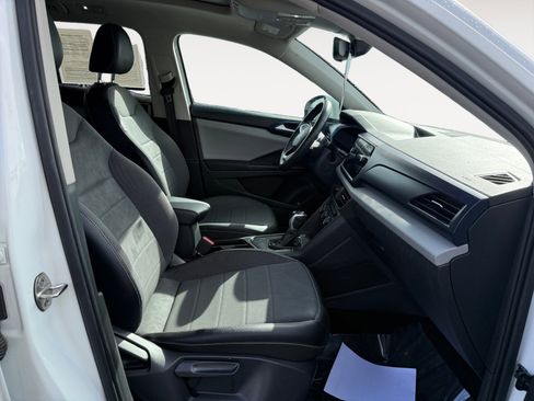 Certified 2022 Volkswagen Taos SE w/ Panoramic Sunroof Package image 19