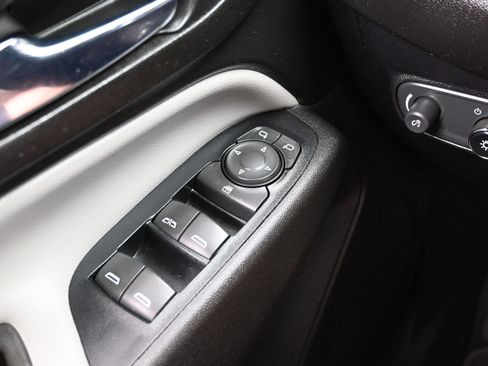 Used 2019 Chevrolet Equinox LS image 24