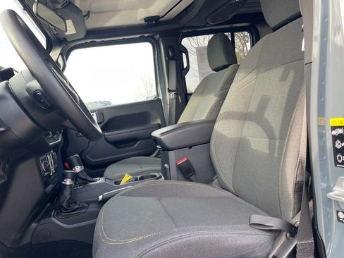 Used 2025 Jeep Gladiator Sport image 12