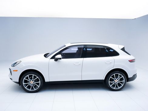 Certified 2020 Porsche Cayenne AWD/4WD image 2