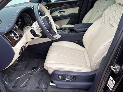 Used 2021 Bentley Bentayga AWD/4WD image 41
