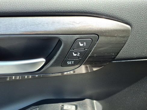 New 2026 Toyota Highlander Platinum AWD/4WD image 9