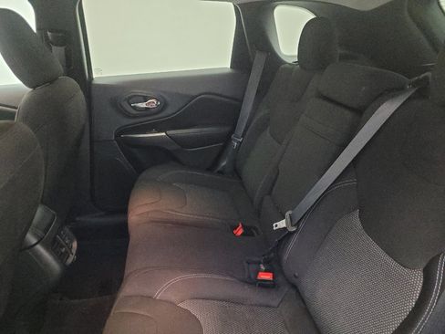 Used 2019 Jeep Cherokee Latitude w/ Popular Appearance Group image 18