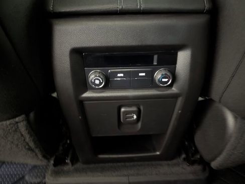 Used 2022 Chevrolet Traverse LT AWD/4WD image 11