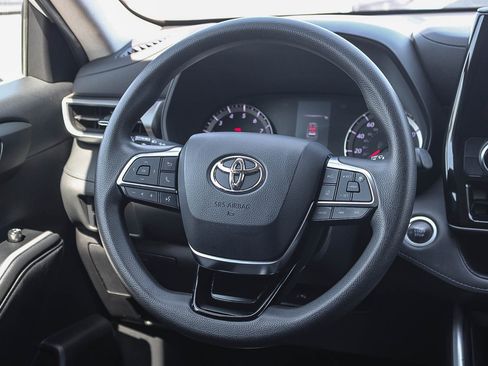 Used 2021 Toyota Highlander L FWD image 16