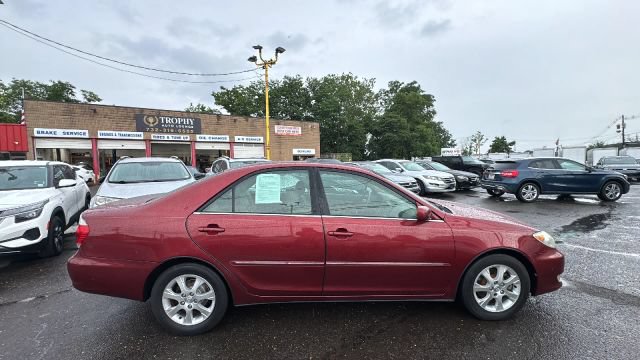 Used 2005 Toyota Camry XLE w/ VSC & Side Airbag Pkg FWD image 4