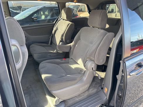 Used 2010 Toyota Sienna LE image 12